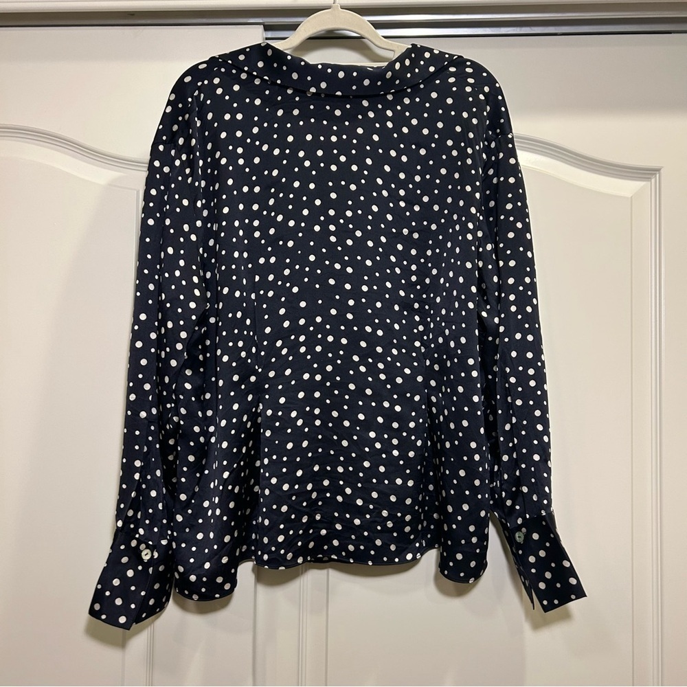 VINCE Silk Tossed Dot Fitted Collar Blouse in Midnight Blue - Picture 8 of 10